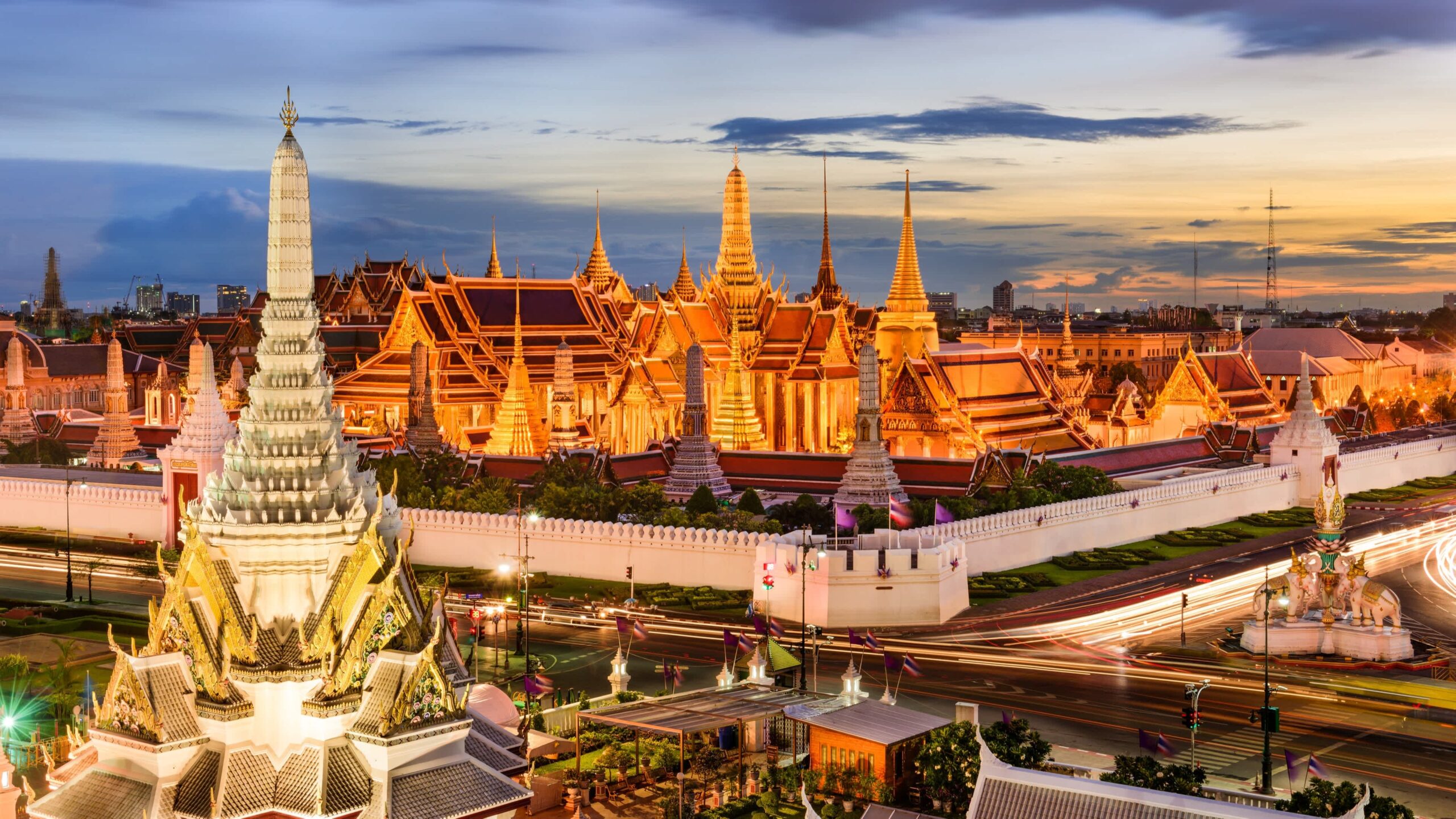 Thailand_Bangkok_Wat_Phra_Keo-Tempel_und_Wat_Arun_Tempel